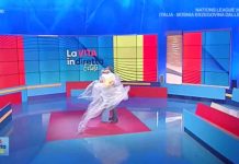 La Vita in Diretta Estate, l’abbraccio anti-Covid tra Andrea Delogu e Marcello Masi chiude l’edizione 2020 | Video L'abbraccio tra Andrea Delogu e Marcello Masi a La vita in diretta Estate 2020