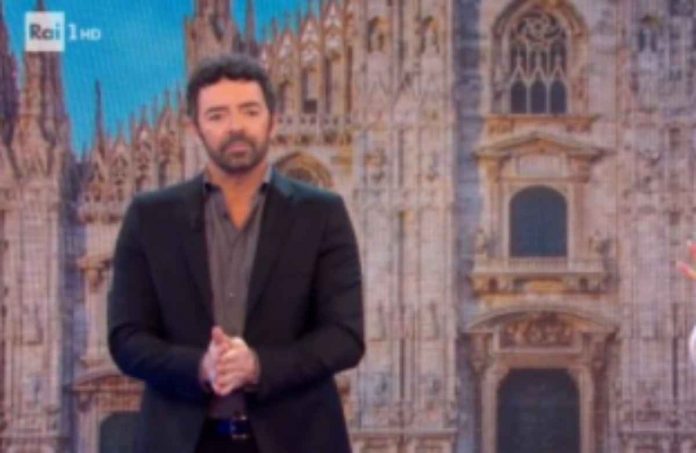 La Vita in Diretta, Alberto Matano al debutto come conduttore unico: «Sto bene e sono contento» | Video Alberto Matano conduttore de La Vita in Diretta 2020 - 2021
