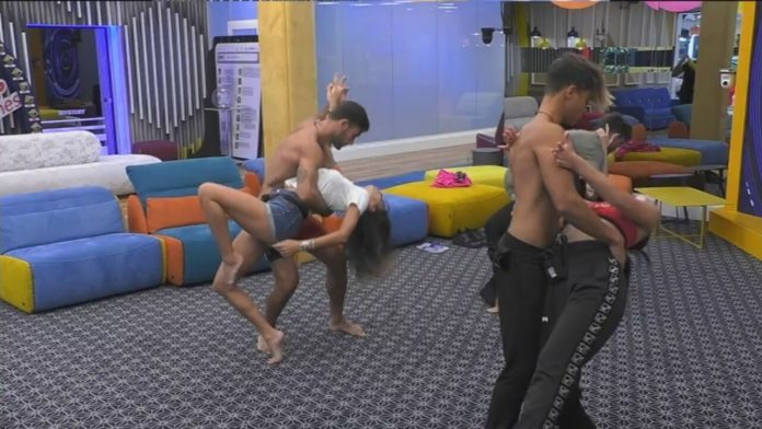 Pierpaolo Pretelli ed Elisabetta Gregoraci si baciano al Grande Fratello Vip 2020 | Video Mediaset bacio pretelli - gregoraci