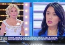 Domani riapre la scuola: la Ministra Azzolina a Live non è la D’urso. Mascherine, misurazione della temperatura: cosa accadrà? | Video Mediaset la Ministra Azzolina a Live non è la D'Urso