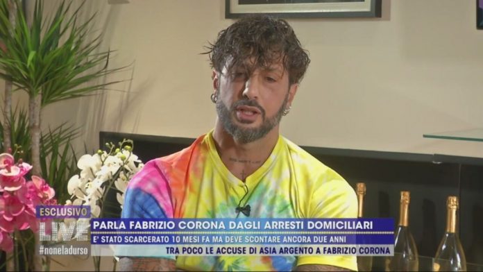 Fabrizio Corona a Live non è la D’urso, dopo un anno e mezzo dal suo ultimo arresto | Video Mediaset il ritorno di Corona in tv