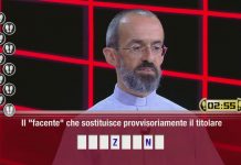 Don Andrea Rabassini vince 10.000 euro a Caduta Libera | Video Mediaset Play Don Andrea Vince a Caduta Libera