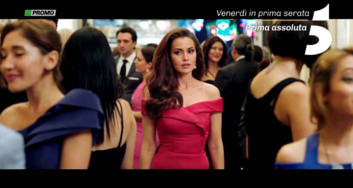 Eternal Love, quando va in onda il film turco su Canale 5: il promo con trama e cast | Video Mediaset L'attrice Fahriye Evcen è Zeynep nel film turco Eternal Love - L'eternità in un attimo