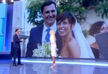 Federica Panicucci torna a Mattino 5 e annuncia che Francesco Vecchi si è sposato | Video Mediaset La foto di Francesco Vecchi e la moglie Tina mostrata a Mattino 5