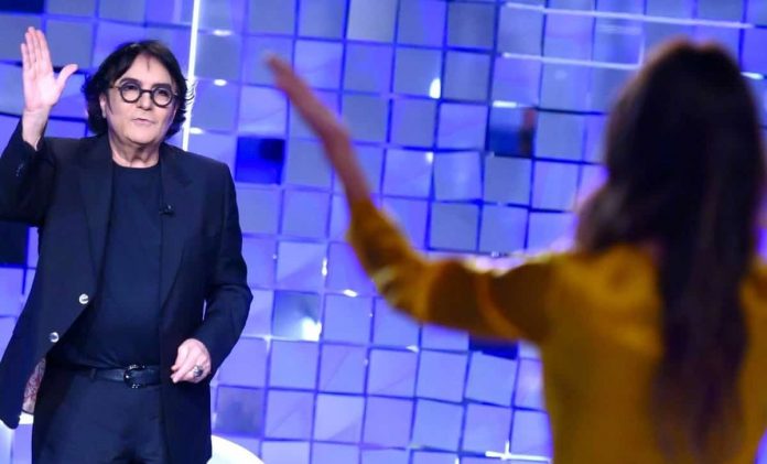 Renato Zero a Verissimo: “Fuggirò per una destinazione ignota” | Video Mediaset Renato Zero