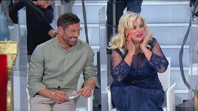 Uomini e Donne, Tina: “Gemma, sei ancora sotto anestesia!” | Video Witty Tv Tina e Gianni