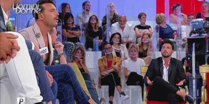 Armando attacca Davide a Uomini e Donne e Jessica lo difende | Video Witty Tv Davide contro Armando a Uomini e Donne