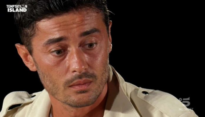 Falò di confronto tra Sofia e Amedeo: sono usciti insieme o separati? | Video Witty Tv Temptation Island 2020