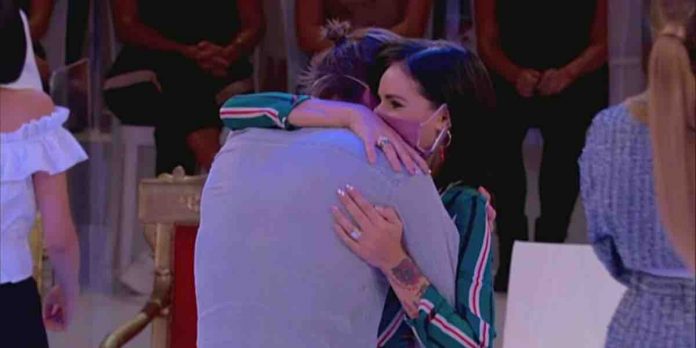 Jessica e Davide in esterna a Uomini e Donne: un tatuaggio a rana per due | Video Witty Tv Jessica e Davide Uomini e Donne