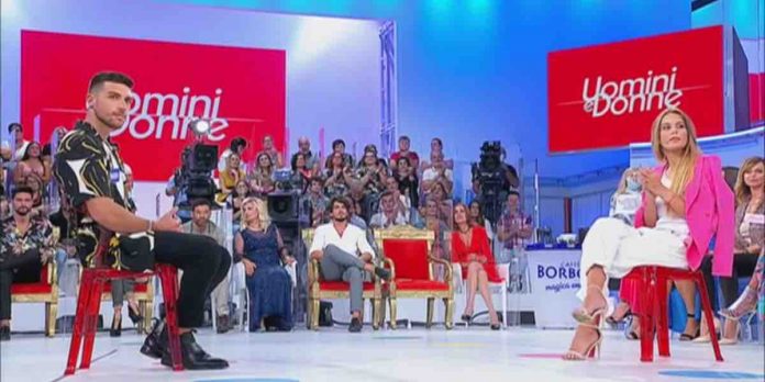 Ludovico e Sophie, la loro esterna non viene trasmessa: ecco perchè | Video Witty Tv Ludovico e Sophie a Uomini e Donne