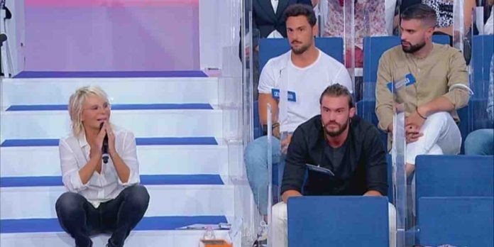 Uomini e Donne, Maria De Filippi al corteggiatore Facundo: “te ne devi andà!” | Video Witty Tv Maria De Filippi corteggiatore Facundo