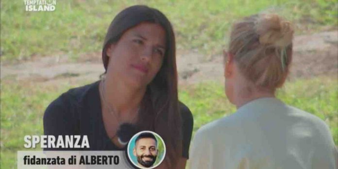 Temptation Island 2020, Speranza consolata da Alessia Marcuzzi: “sei bella” | Video Witty Tv Speranza e Alessia Marcuzzi