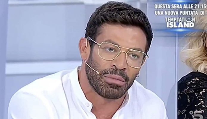 Uomini e donne, la puntata di martedì 17 novembre 2020 in diretta | Video Witty Tv Gianni Sperti Coming out