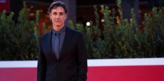 Il dimagrimento di Raoul Bova preoccupa i fan: “Ho perso i genitori e il lavoro non andava” Raul bova, dimagrito al festival del cinema di Roma