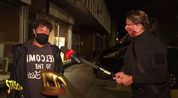 Striscia la Notizia, tapiro d’oro a Iconize: “Ho fatto una cosa molto grave, di cui mi pento” | Video Mediaset Striscia la Notizia Iconize