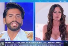 Antonella Mosetti contro Federico Fashion Style a Live Non è La D’Urso e spunta anche una busta choc | Video Mediaset Antonella Mosetti contro Federico Fashion Style