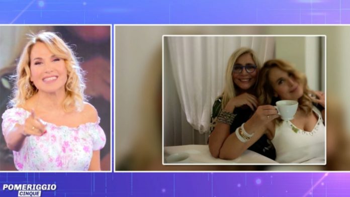 Barbara d’Urso fa gli auguri in diretta a Mara Venier – VIDEO Mediaset Gli auguri barbara a mara Venier