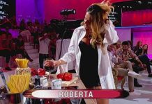 Uomini e Donne, la sfilata di Roberta Di Padua conquista tutti: 10 anche da Tina | Video Witty Tv Roberta, la sfilata a Uomini e Donne