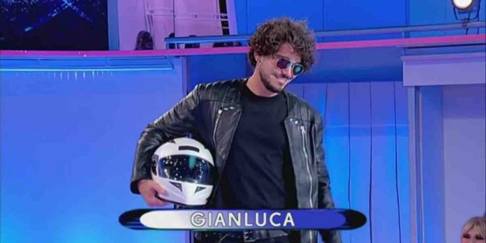 La sfilata dei tronisti Davide e Gianluca a Uomini e Donne: chi ha vinto? | Video Witty Tv Sfilata Gianluca e Davide a Uomini e Donne