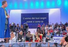 La sfilata di Simone a Uomini e Donne bocciata da Gianni e Tina | Video Witty Tv Simone, la sfilata a Uomini e Donne