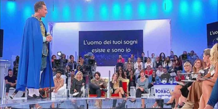 La sfilata di Simone a Uomini e Donne bocciata da Gianni e Tina | Video Witty Tv Simone, la sfilata a Uomini e Donne