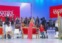 Tina regala un cactus a Gemma a Uomini e Donne: “ho pensato subito a te”, ma la dama… | Video Witty Tv Tina e il cactus a Gemma a Uomini e Donne