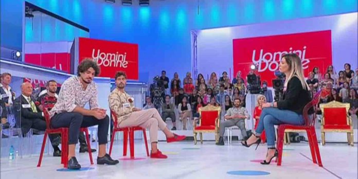Nuovo scontro fra Gianluca e Armando a Uomini e Donne per…Lucrezia! | Video Witty Tv triangolo amoroso Gianluca Lucrezia e Armando a Uomini e Donne
