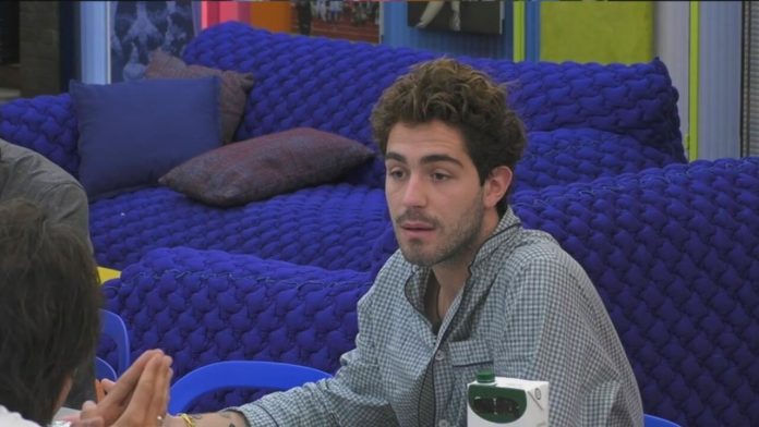 Tommaso Zorzi deluso dall’atteggiamento di Francesco Oppini al Grande Fratello Vip, che risponde: “Non te l’ho chiesto Io” | Video Mediaset Zorzi vs oppini