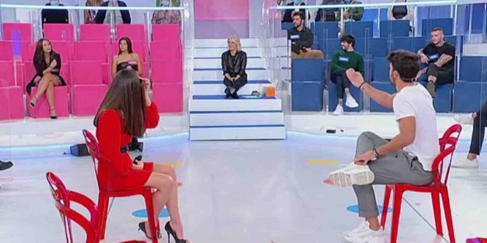 Uomini e Donne, Davide preso da Valeria, ma Chiara e Beatrice… | Video Witty Tv Davide tronista Uomini e Donne