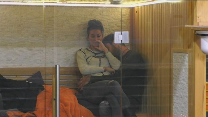 Elisabetta Gregoraci ancora contro Pierpaolo Pretelli al Grande Fratello Vip: “Ti dico, me ne vado per mio figlio e a te non frega nulla, parli solo di Giulia” | Video Mediaset Elisabetta VS Pierpaolo