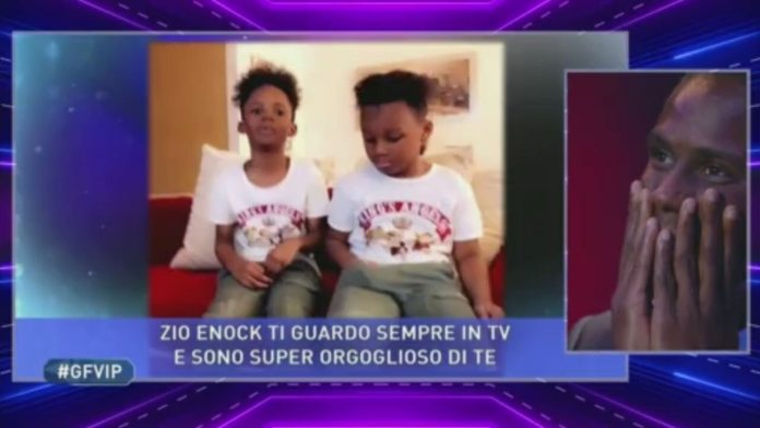Enock Barwuah e il video messaggio degli amati nipoti al Grande Fratello Vip | Video Mediaset Enock e i nipoti