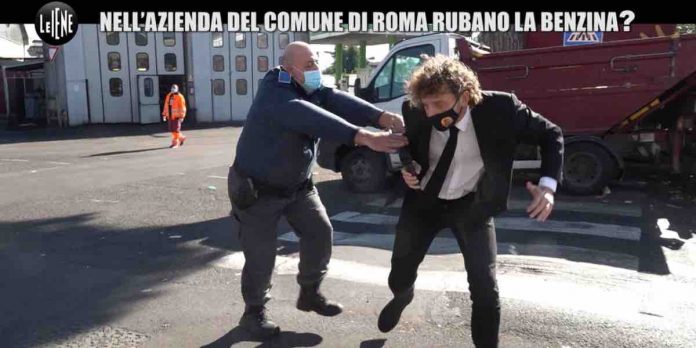 Le Iene, Filippo Roma e i furbetti del carburante Ama: le rivelazioni di una “pentita” | Video Mediaset Filippo Roma benzina le iene