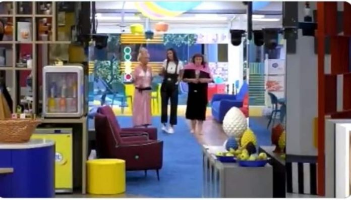 Patrizia de Blanck ad Elisabetta: “Non puoi trombare come Cecilia Rodriguez, lei è una ragazza sciolta. Le persone di livello non lo fanno” | Video Mediaset Gregoraci De Blanck