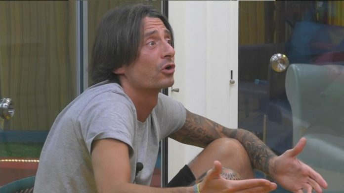 GF Vip, Dayane Mello ancora frecciatine contro Francesco Oppini, che replica: “Lo fa apposta per ferire” | Video Mediaset Oppini