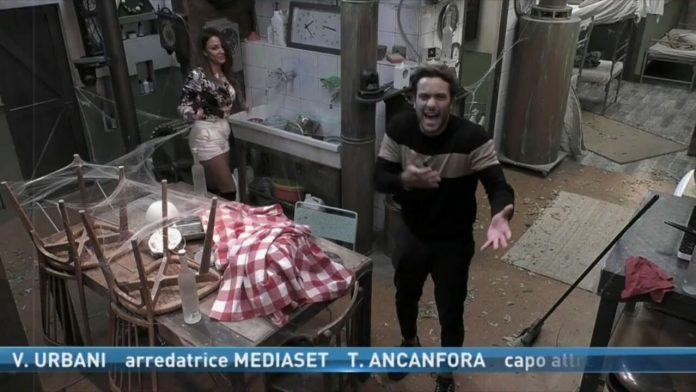 Pierpaolo Pretelli e Selvaggia Roma finiscono assieme nel Cucurio al Grande Fratello Vip | Video Mediaset Pretelli - Roma nel Cucurio