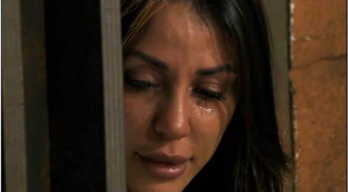 Pierpaolo Pretelli e Selvaggia Roma si raccontano al Grande Fratello Vip e lei si commuove ripensando al padre | Video Mediaset Selvaggia Roma in lacrime