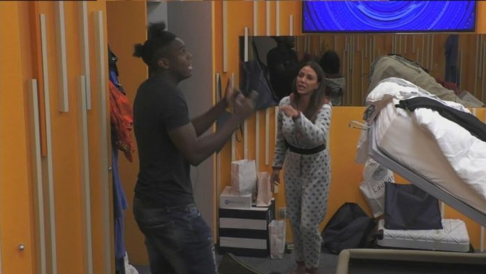 Scontro nella notte tra Selvaggia Roma ed Enock al Grande Fratello Vip: “In discoteca ci siamo baciati” | Video Mediaset Selvaggia Vs enock