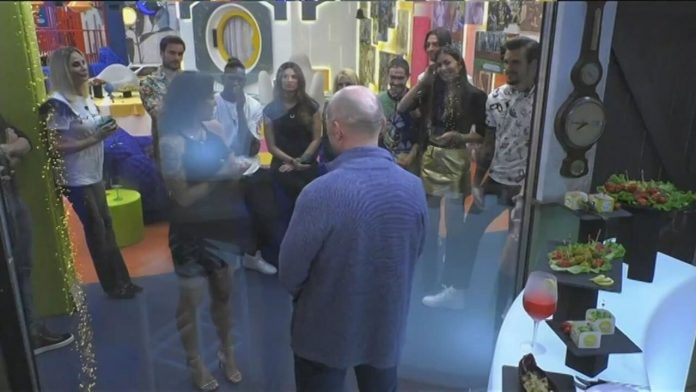 Alfonso Signorini irrompe nella Casa del Grande Fratello per incoraggiare i Vip | Video Mediaset Signorini nella Casa del GF