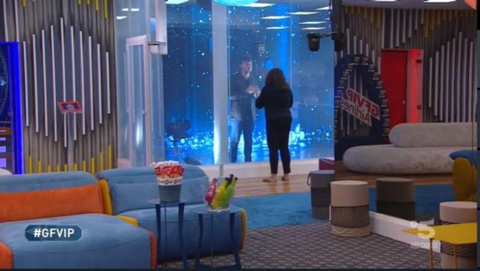 Duro scontro tra il marito di Stefania Orlando e la Contessa De Blanck al Grande Fratello Vip | Video Mediaset Simone - Contessa