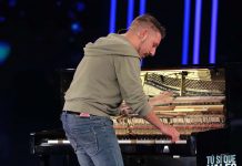 Tu si que vales, Cristiano Pierangeli suona il piano senza tasti e vola in Finale | Video Witty Tv Tu si que vales Cristiano