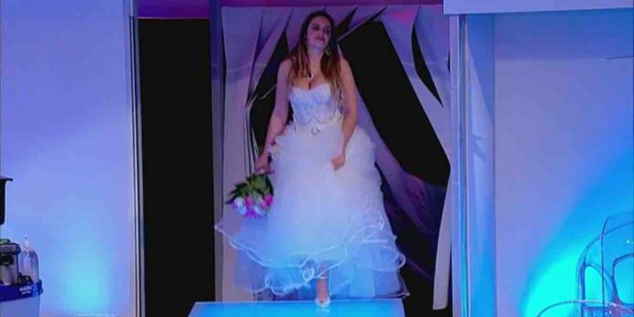 Roberta e il suo sogno d’amore: la sfilata a Uomini e Donne | Video Witty Tv Roberta, sfilata a Uomini e Donne