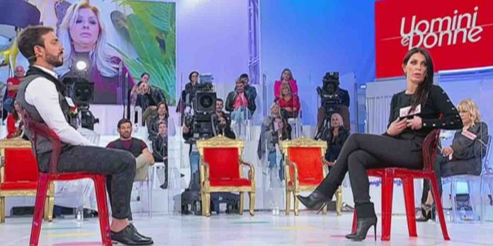 Uomini e donne, la puntata di martedì 24 novembre 2020 in diretta | Video Witty Tv Valentina e Germano si sono lasciati