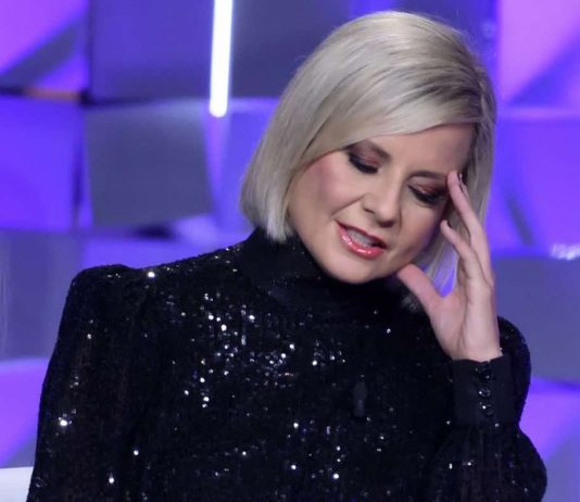 Antonella Elia a Verissimo: le frecciatine ad Adriana Volpe, litigheranno? | Video Mediaset Antonella Elia a Verissimo