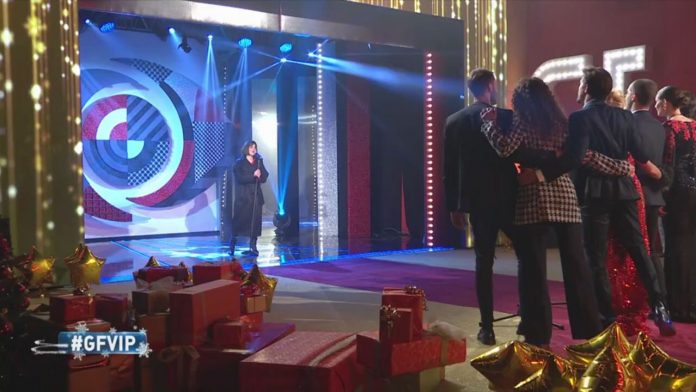Arisa, ospite musicale nella Casa del Grande Fratello Vip canta “Happy Xmas” di John Lennon | Video Mediaset Arisa