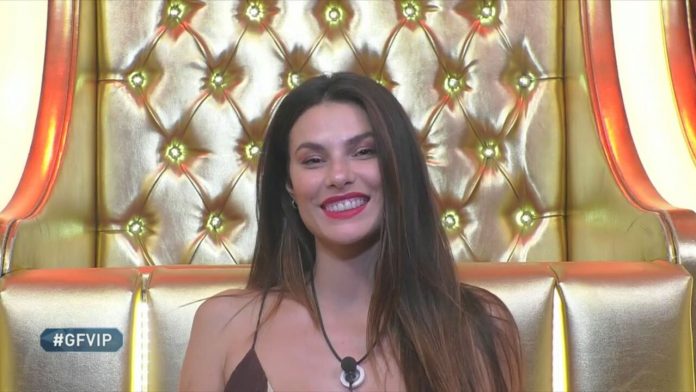 Live Non è la D’Urso, Dayane Mello su Rosalinda Cannavò: “adesso lei fa la vita di fidanzata” | Video Mediaset Dayane cambia idea e rimane