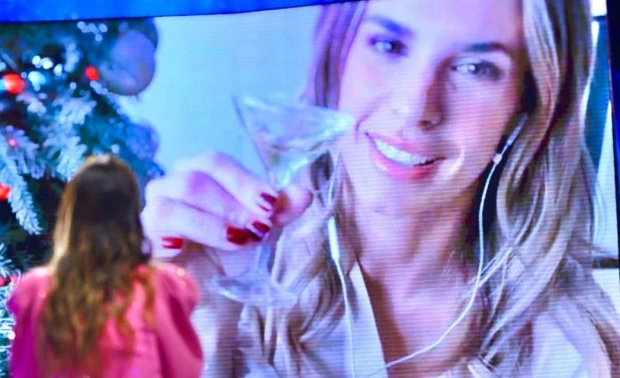 Elisabetta Canalis a Verissimo: ricorda il padre visibilmente commossa | Video Mediaset Elisabetta Canalis a Verissimo