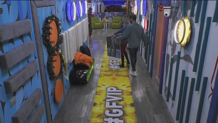 Pierpaolo Pretelli, rompe con il passato e toglie la foto del bacio con Elisabetta Gregoraci al Grande Fratello Vip | Video Mediaset Foto Pretelli Gregoraci