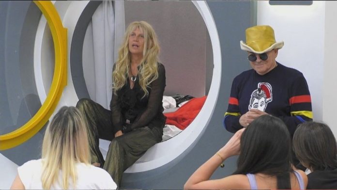 “L’intervista” nella lavatrice di Cristiano Malgioglio a Maria Teresa Ruta al Grande Fratello Vip | Video Mediaset intervista Ruta