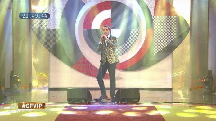 La sfida di canto della squadra oro e della squadra rossa del GF Vip | Video Mediaset prova di canto