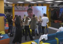 GF Vip: Stefania Orlando riceve gli auguri speciali dal marito Simone, una canzone solo per lei | Video Mediaset Simone per Stefania